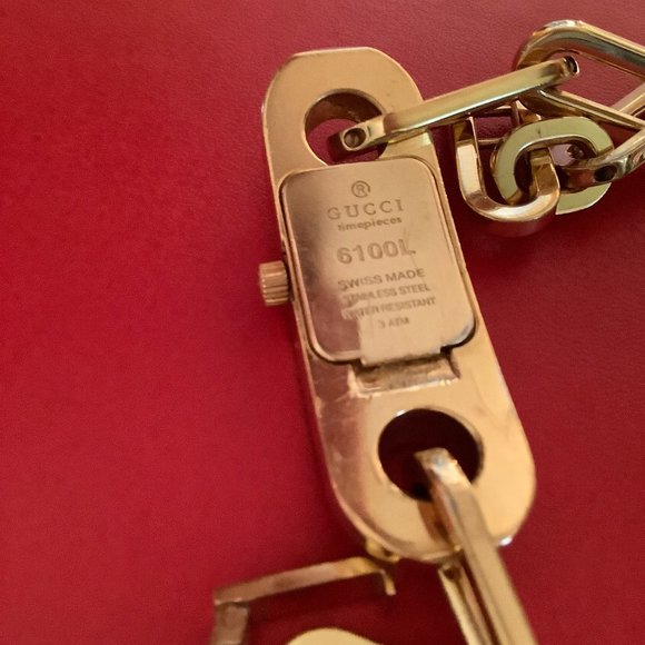 Ladies Gucci 6100L Watch, band is 7 1/2” in length with an extra 1/2” link - Picture 5 of 9